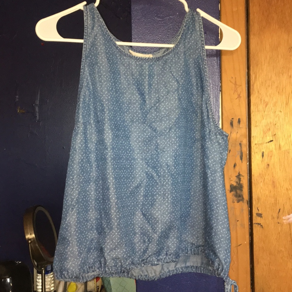 L no sleeve top